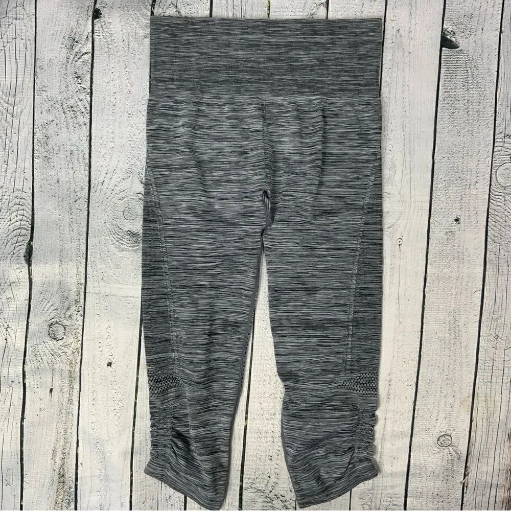 ALEX & ABBY Energy Capri leggings